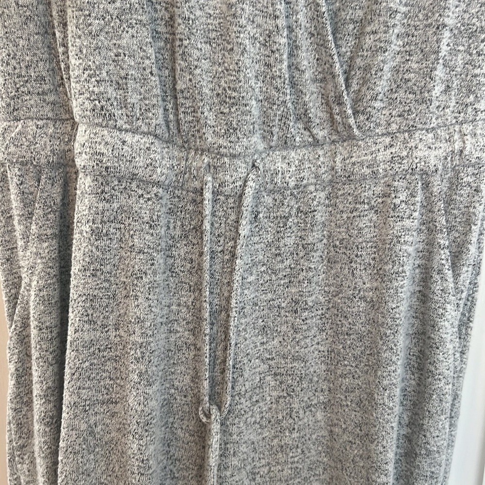 Comfort and Style with This Soho NY&C Jumper/Romper! 🌟size:  small/very cozy - Picture 3 of 4
